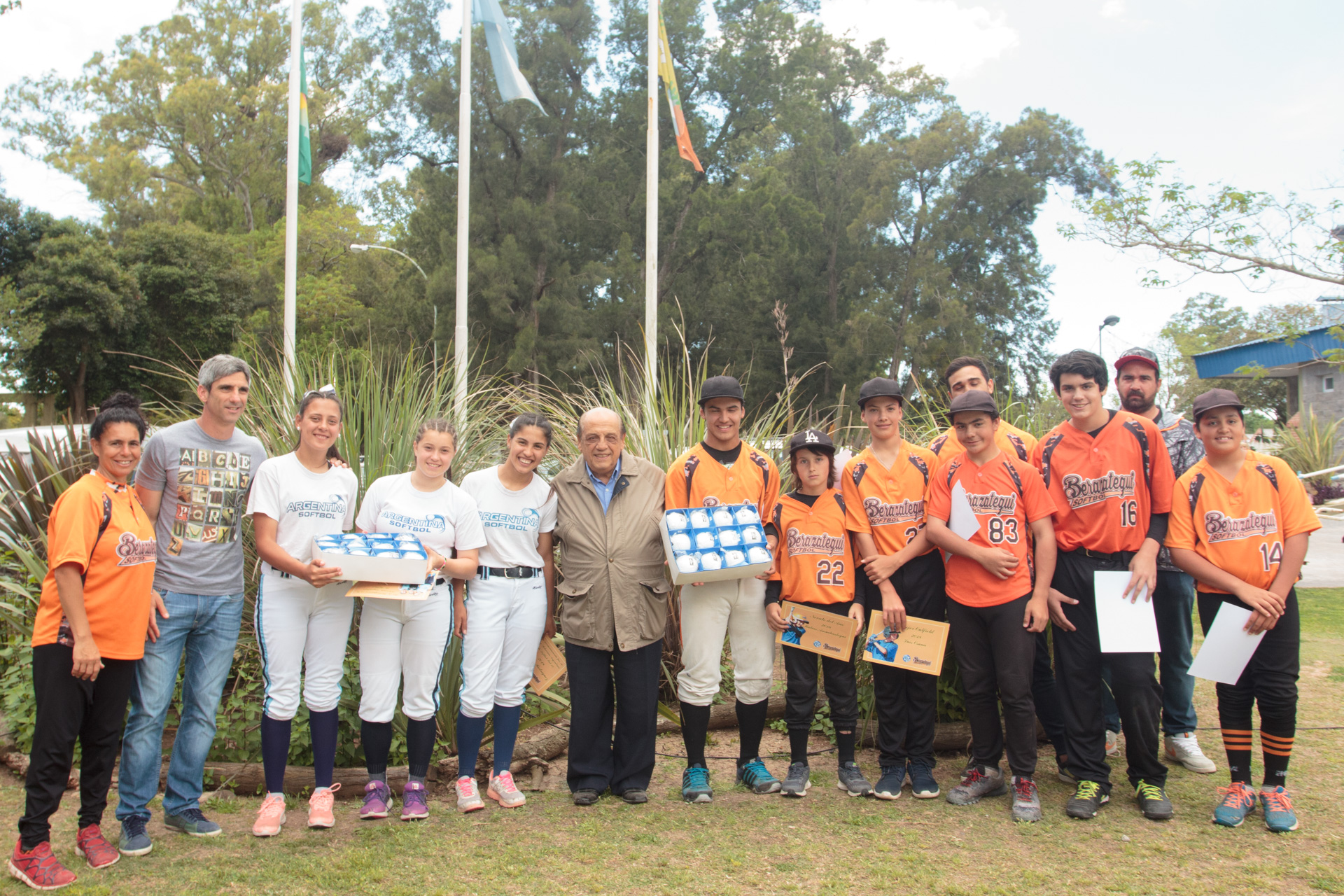 LOS CAMPEONES DEL SOFTBOL BERAZATEGUENSE SE LLEVARON LA COPA AMÉRICA (3)