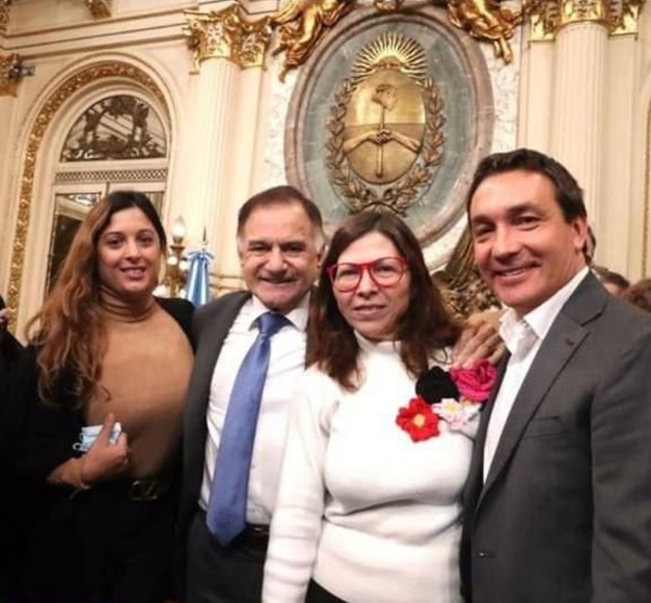 Batakis con Julio Pereyra, su mujer e intendente Watson de Fcio. Varela